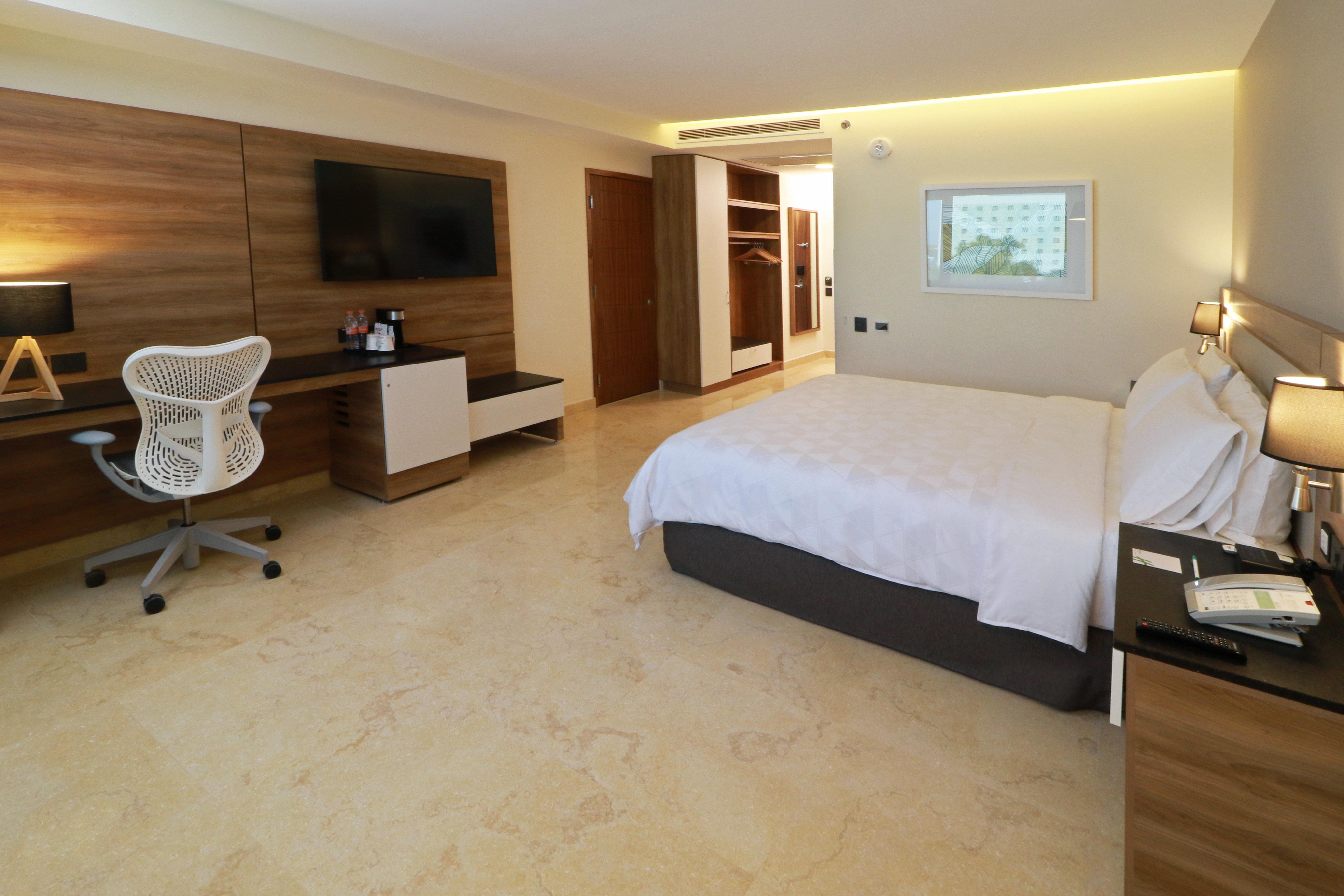 Holiday Inn & Suites - Puerto Vallarta Marina & Golf By Ihg Buitenkant foto