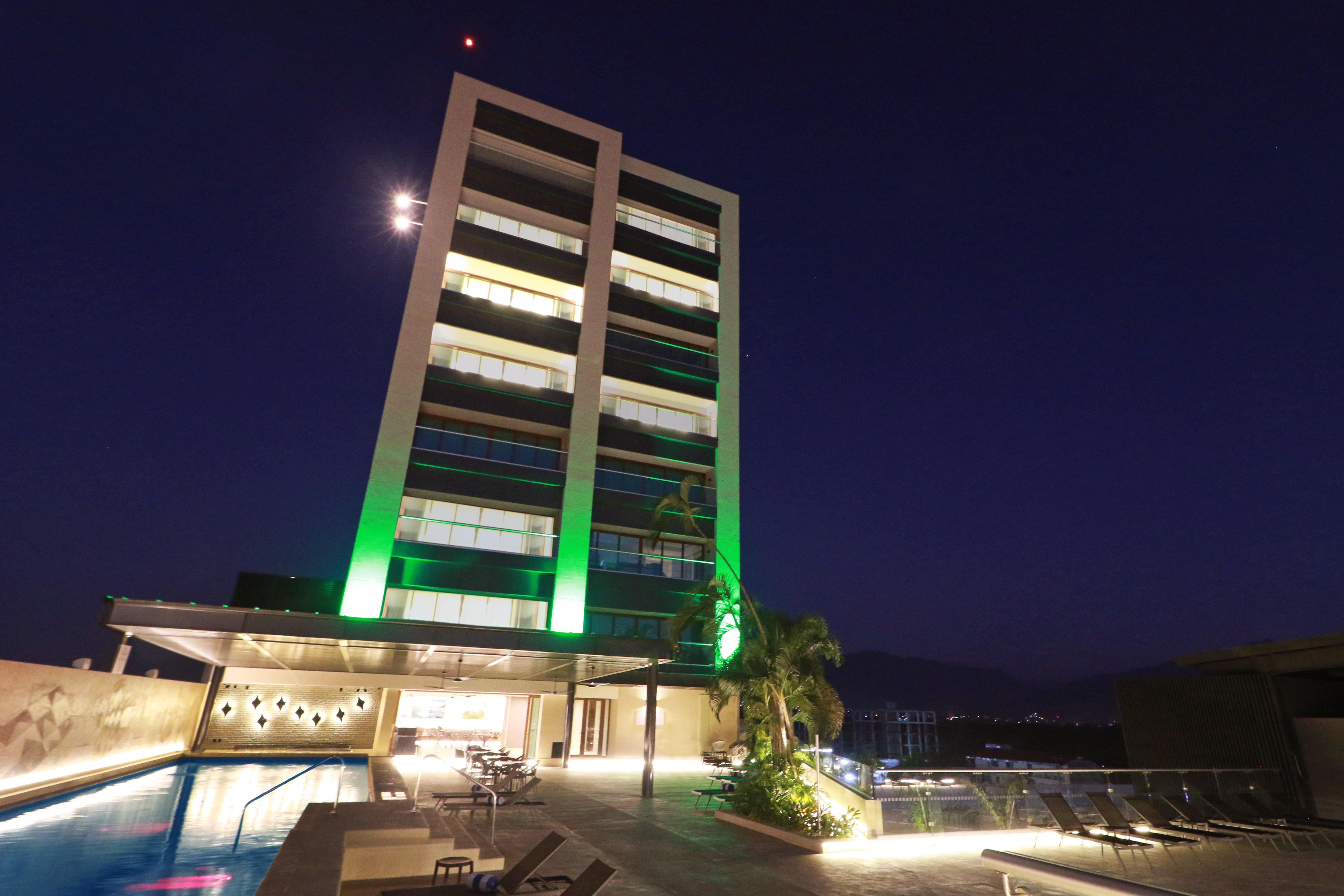 Holiday Inn & Suites - Puerto Vallarta Marina & Golf By Ihg Buitenkant foto