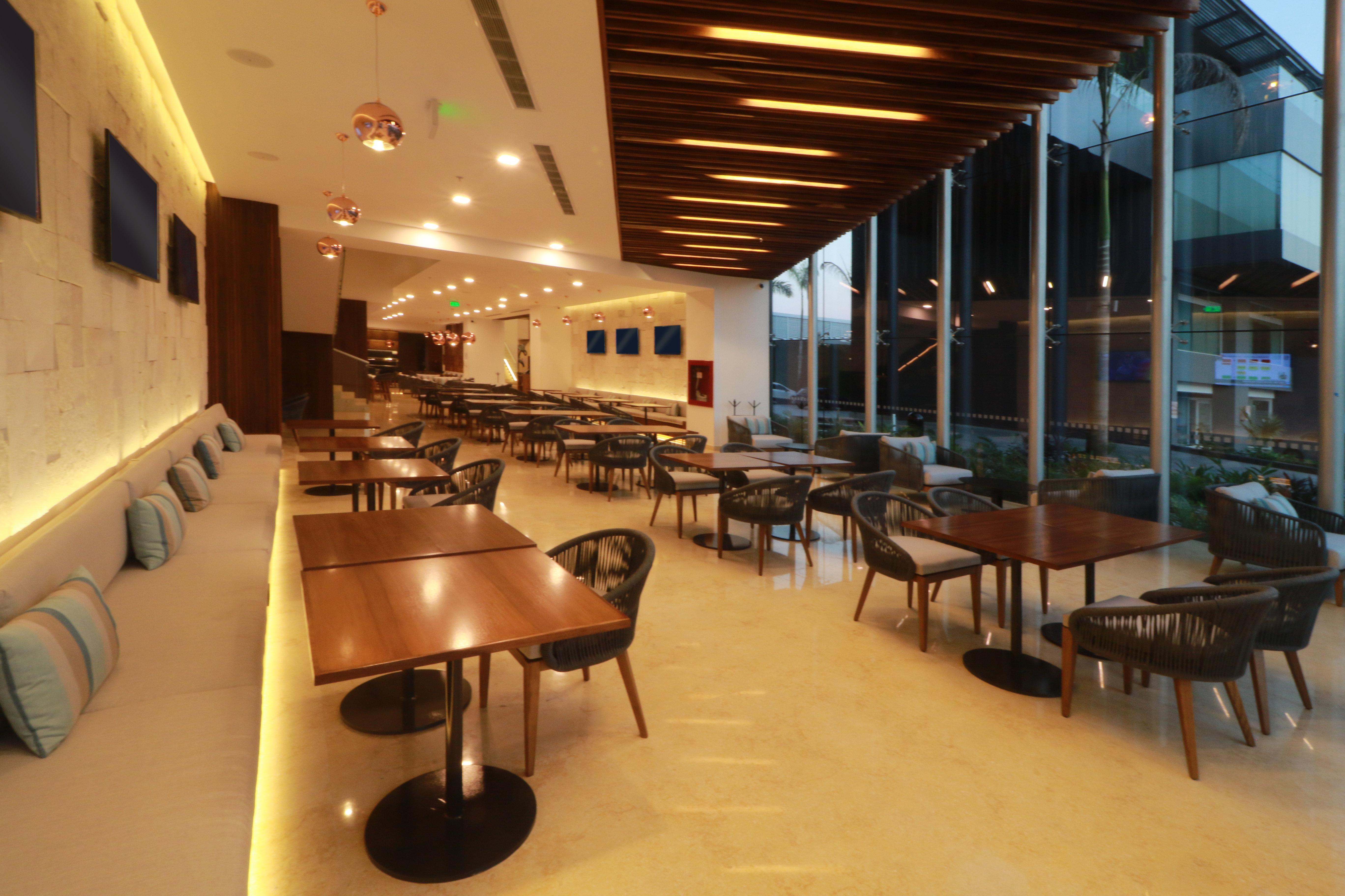 Holiday Inn & Suites - Puerto Vallarta Marina & Golf By Ihg Buitenkant foto