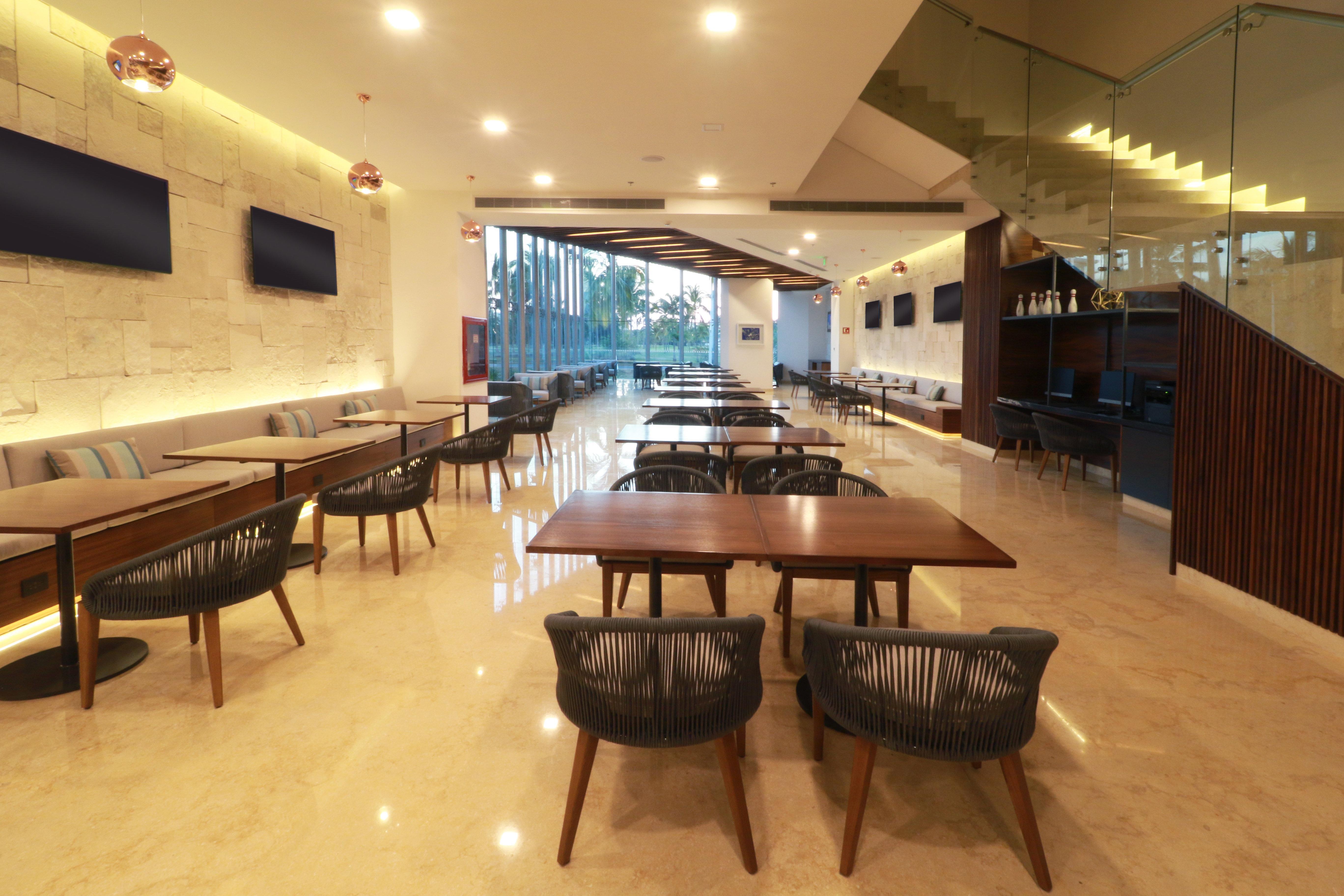 Holiday Inn & Suites - Puerto Vallarta Marina & Golf By Ihg Buitenkant foto