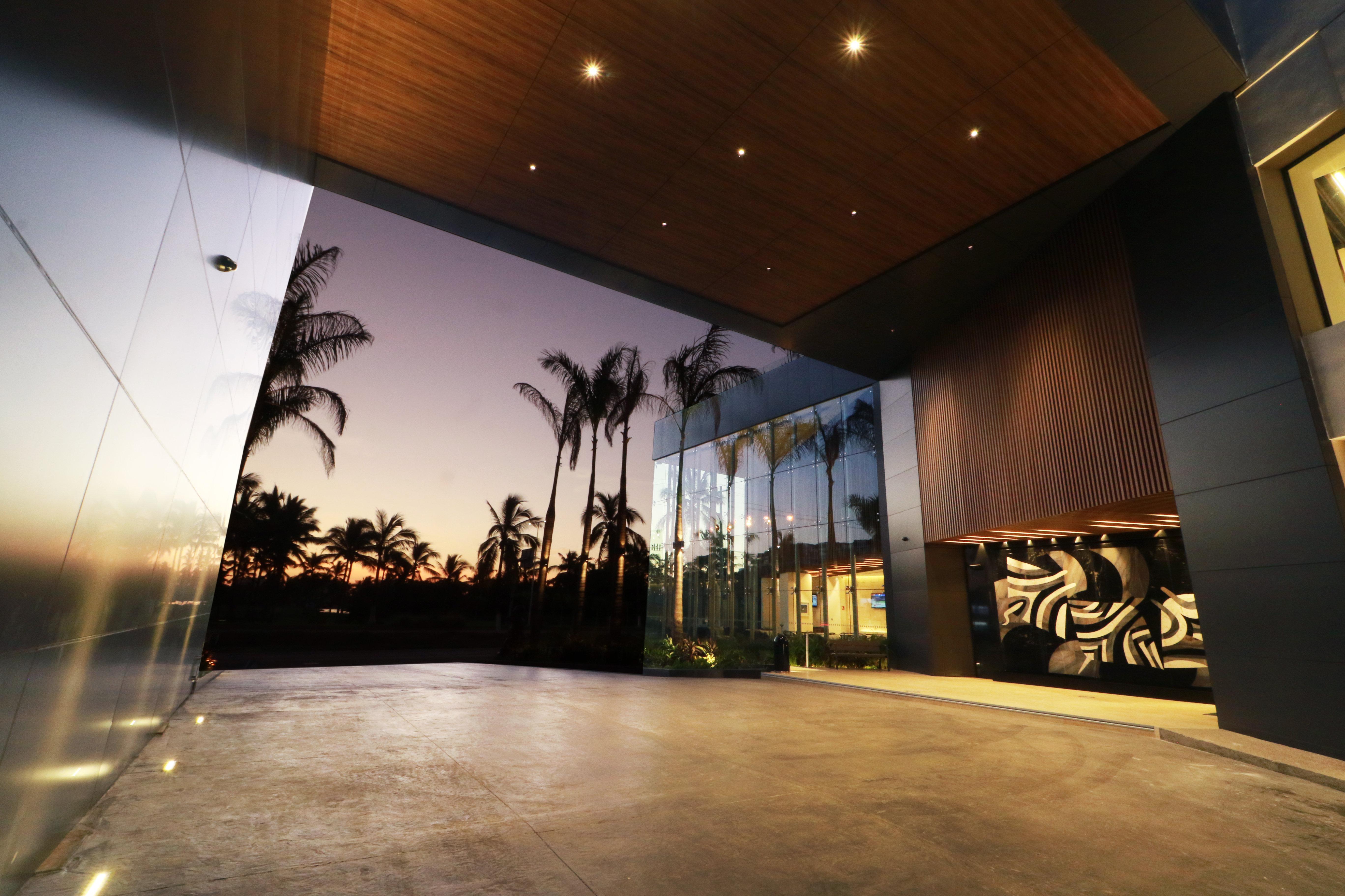 Holiday Inn & Suites - Puerto Vallarta Marina & Golf By Ihg Buitenkant foto